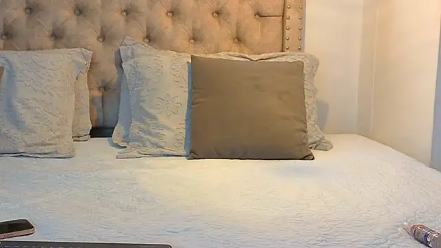 KeryHillson online show from 11/29/25, 12:16