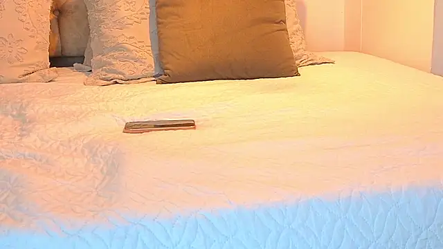 KeryHillson online show from 11/11/25, 11:49