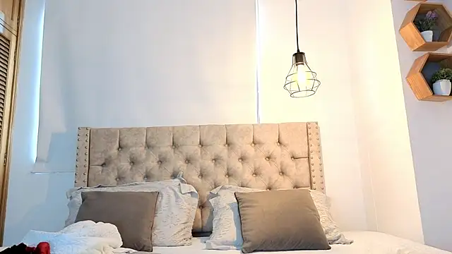 KeryHillson online show from 11/19/25, 12:16