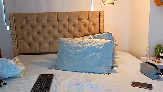 KeryHillson online show from 01/10/26, 12:44