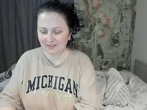 Lillian2 online show from 06/02/26, 04:07