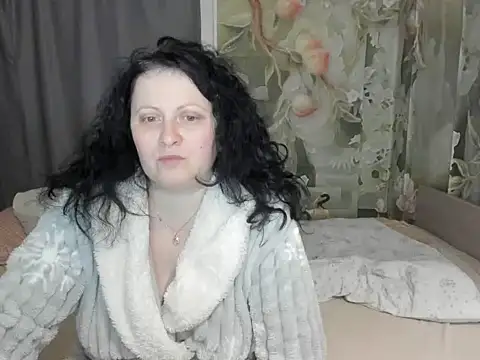 Lillian2 online show from 12/17/25, 08:52