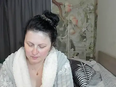 Lillian2 online show from 05/25/26, 08:07