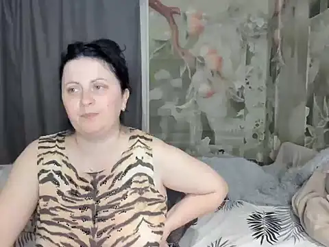 Lillian2 online show from 11/06/25, 02:15