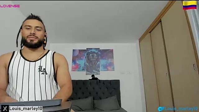 Snapshot of Louis_marley__ chatting on 02/12/25, 01:52 Louis marley online show from 02/12/25, 01:52