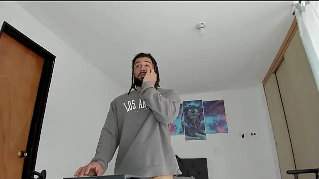 Snapshot of Louis_marley__ chatting on 01/11/26, 05:20 Louis marley online show from 01/11/26, 05:20