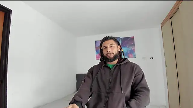 Snapshot of Louis_marley__ chatting on 01/12/26, 06:47 Louis marley online show from 01/12/26, 06:47