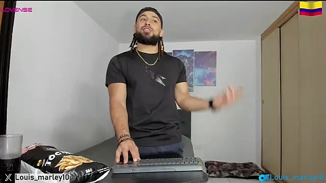 Snapshot of Louis_marley__ chatting on 12/23/25, 12:11 Louis marley online show from 12/23/25, 12:11