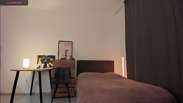 Snapshot of Alice_Dias chatting on 09/27/25, 02:23 Alice Dias online show from 09/27/25, 02:23