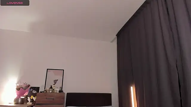 Snapshot of Alice_Dias chatting on 02/19/25, 05:06 Alice Dias online show from 02/19/25, 05:06