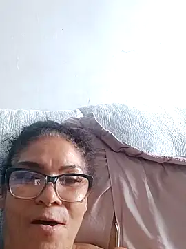 Snapshot of Delicy1 chatting on 12/14/25, 12:22 Delicy1 online show from 12/14/25, 12:22