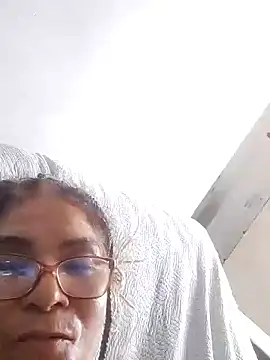 Snapshot of Delicy1 chatting on 02/25/25, 01:10 Delicy1 online show from 02/25/25, 01:10