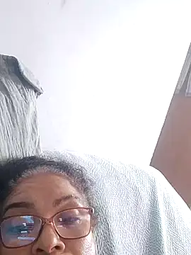 Snapshot of Delicy1 chatting on 01/27/25, 04:33 Delicy1 online show from 01/27/25, 04:33