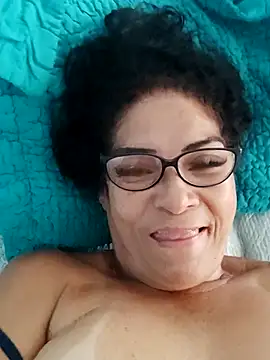 Snapshot of Delicy1 chatting on 10/25/25, 07:36 Delicy1 online show from 10/25/25, 07:36