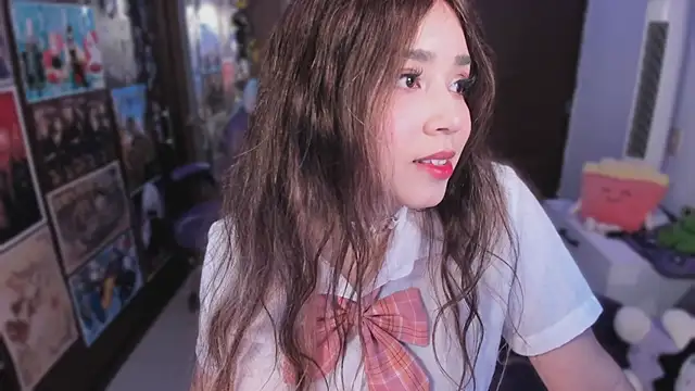 emi cute online show from 11/18/25, 02:42