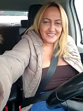 Isabellaa04 online show from 11/12/25, 02:21