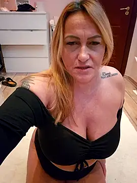 Isabellaa04 online show from 12/16/25, 09:52