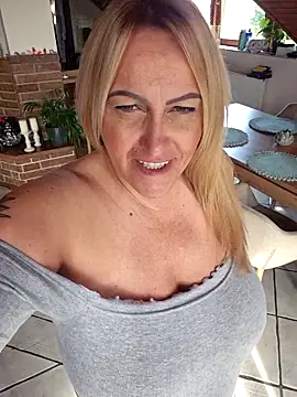 Isabellaa04 online show from 02/14/26, 09:31