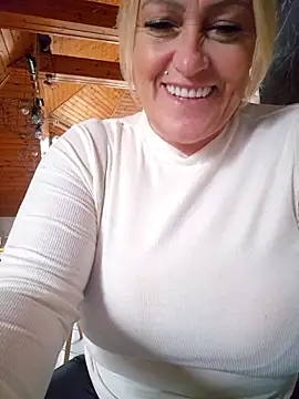 Isabellaa04 online show from 02/09/26, 01:53