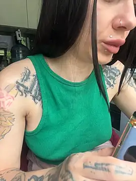 Queen of pain online show from 06/04/26, 06:18