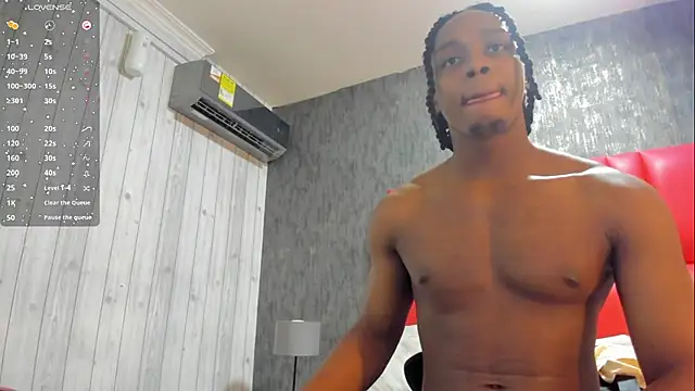 Snapshot of DominicSccott chatting on 06/19/26, 12:33 DominicSccott online show from 06/19/26, 12:33