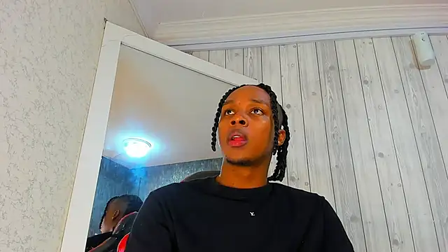 Snapshot of DominicSccott chatting on 10/15/25, 12:57 DominicSccott online show from 10/15/25, 12:57