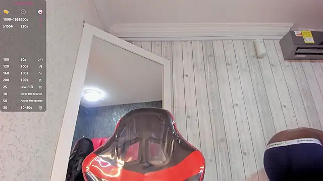 Snapshot of DominicSccott chatting on 11/19/25, 01:00 DominicSccott online show from 11/19/25, 01:00