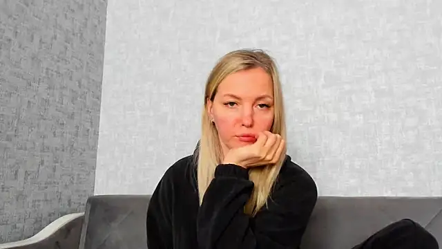 iam Venus online show from 04/15/26, 08:42