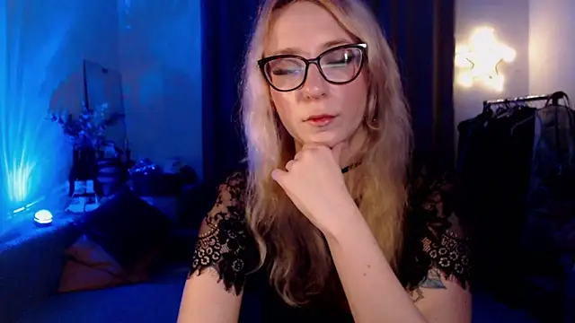 welliza online show from 10/28/25, 01:39