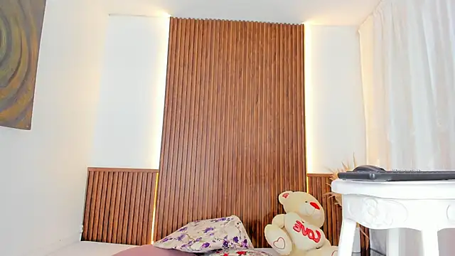 BunnyHotsx online show from 10/18/25, 05:20