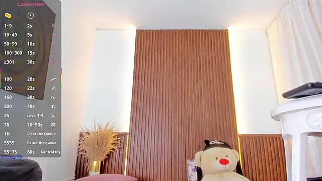 BunnyHotsx online show from 11/29/25, 10:10