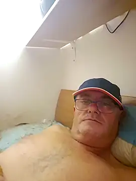 Snapshot of mohton chatting on 10/23/25, 10:19 mohton online show from 10/23/25, 10:19