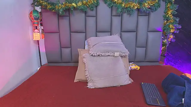 Snapshot of _MiaBrown_ chatting on 11/29/25, 12:05 MiaBrown online show from 11/29/25, 12:05