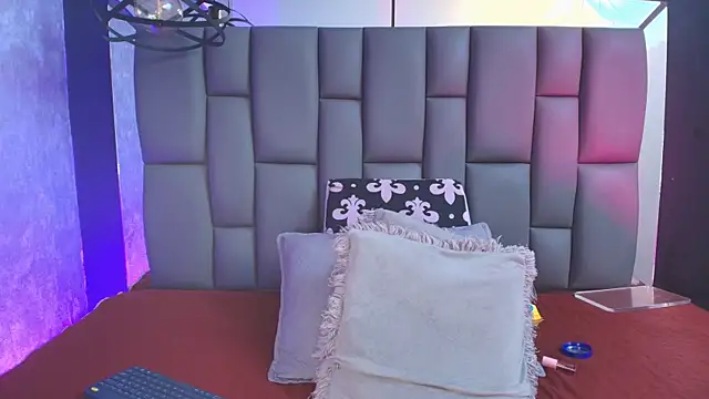 Snapshot of _MiaBrown_ chatting on 09/13/25, 12:05 MiaBrown online show from 09/13/25, 12:05