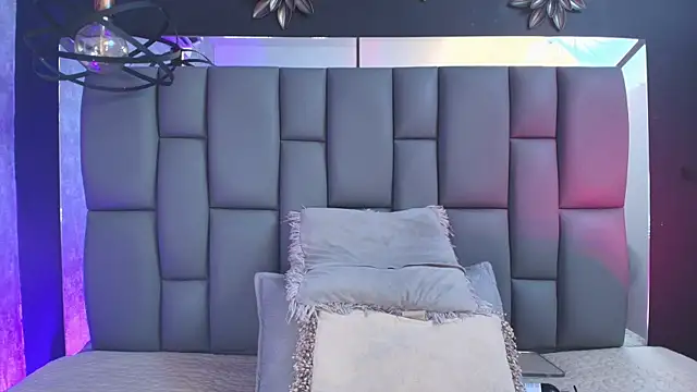 Snapshot of _MiaBrown_ chatting on 09/12/25, 12:05 MiaBrown online show from 09/12/25, 12:05