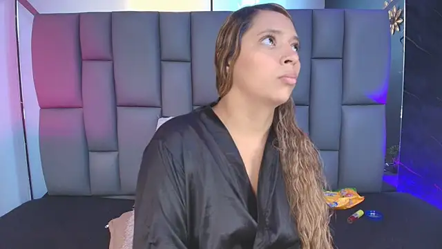 Snapshot of _MiaBrown_ chatting on 10/10/25, 12:06 MiaBrown online show from 10/10/25, 12:06