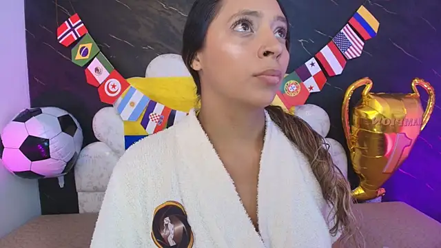 Snapshot of _MiaBrown_ chatting on 06/27/26, 12:11 MiaBrown online show from 06/27/26, 12:11