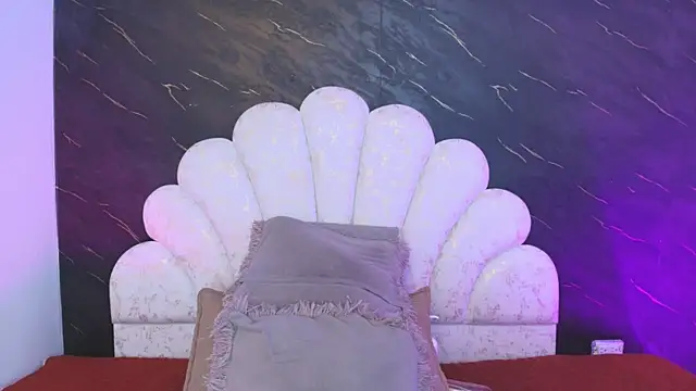Snapshot of _MiaBrown_ chatting on 06/06/26, 12:10 MiaBrown online show from 06/06/26, 12:10