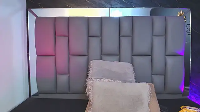 Snapshot of _MiaBrown_ chatting on 11/19/25, 12:05 MiaBrown online show from 11/19/25, 12:05