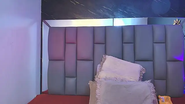 Snapshot of _MiaBrown_ chatting on 10/16/25, 12:13 MiaBrown online show from 10/16/25, 12:13