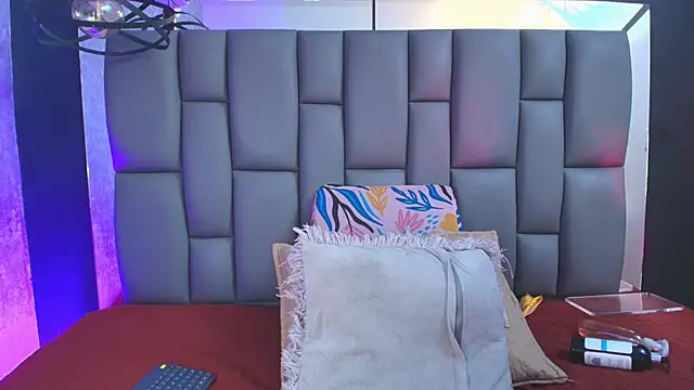 Snapshot of _MiaBrown_ chatting on 09/11/25, 12:05 MiaBrown online show from 09/11/25, 12:05