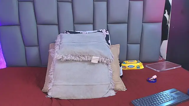 Snapshot of _MiaBrown_ chatting on 09/16/25, 12:06 MiaBrown online show from 09/16/25, 12:06