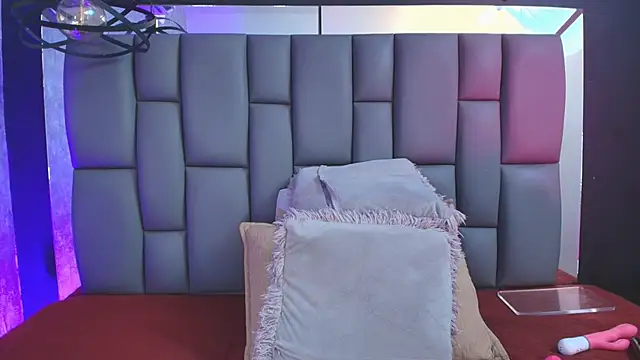 Snapshot of _MiaBrown_ chatting on 09/19/25, 12:09 MiaBrown online show from 09/19/25, 12:09