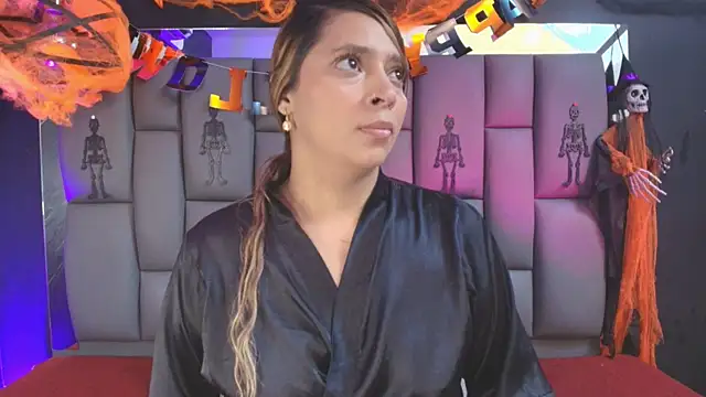 Snapshot of _MiaBrown_ chatting on 10/30/25, 12:14 MiaBrown online show from 10/30/25, 12:14