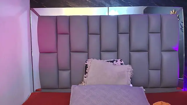 Snapshot of _MiaBrown_ chatting on 11/12/25, 12:09 MiaBrown online show from 11/12/25, 12:09