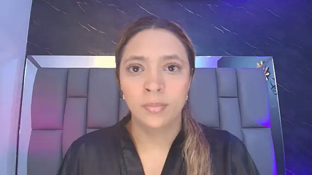 Snapshot of _MiaBrown_ chatting on 10/14/25, 12:06 MiaBrown online show from 10/14/25, 12:06