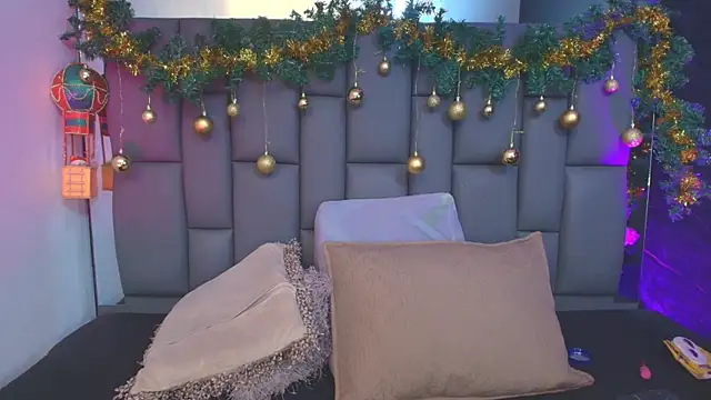  MiaBrown  online show from 12/19/25, 12:07