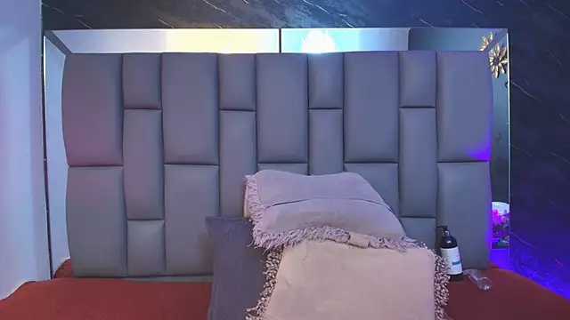 Snapshot of _MiaBrown_ chatting on 10/09/25, 12:06 MiaBrown online show from 10/09/25, 12:06