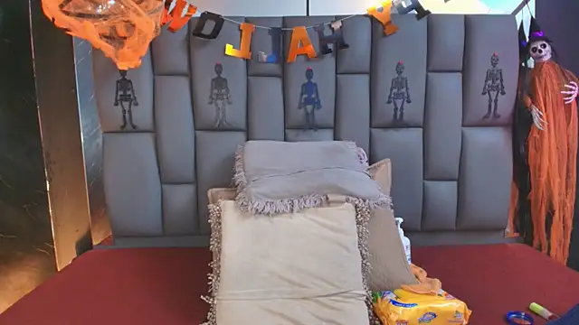 Snapshot of _MiaBrown_ chatting on 10/23/25, 12:04 MiaBrown online show from 10/23/25, 12:04