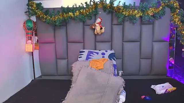 Snapshot of _MiaBrown_ chatting on 12/01/25, 12:06 MiaBrown online show from 12/01/25, 12:06